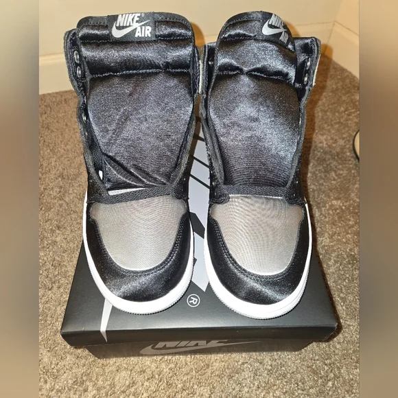 NIB Air Jordan 1 Retro High OG Satin Shadow - Picture 5 of 11